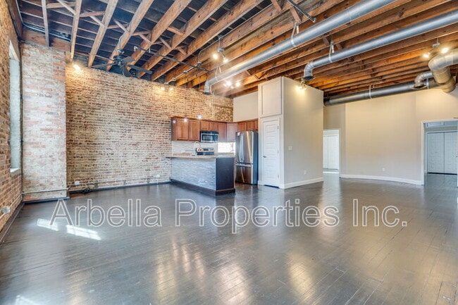 Building Photo - 116 E Market St Unit Apt 4