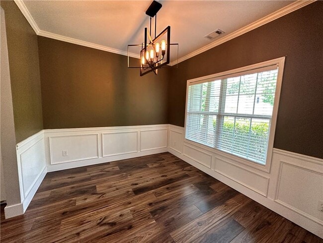 Photo - 2758 Suttonwood Way NE