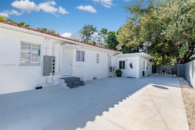 Photo - 5478 NW 1st Ave Unidad 5492