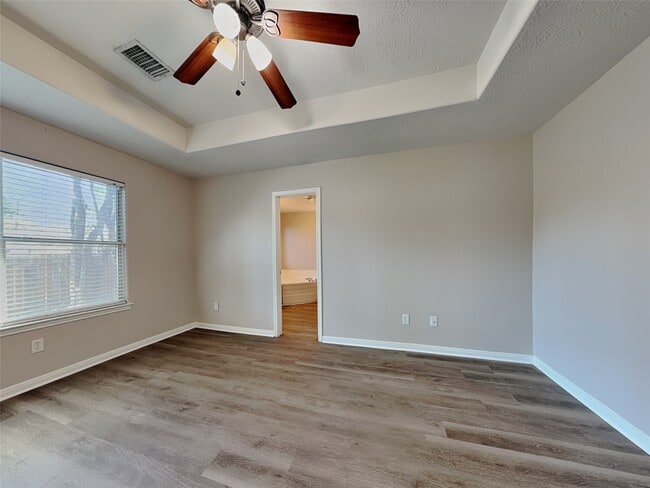 Building Photo - 16372 River Fall Ct