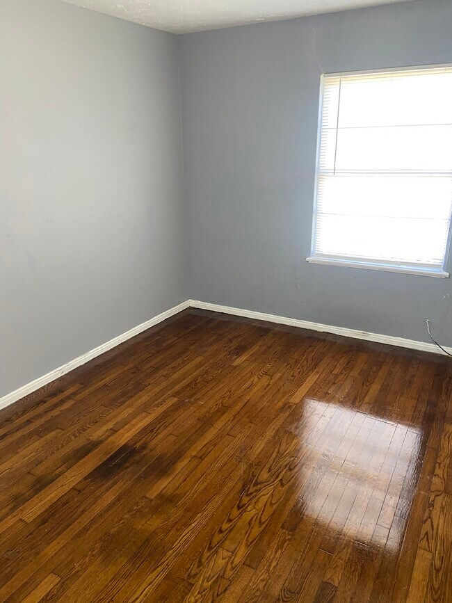 Photo - 5250 Kingsbury St