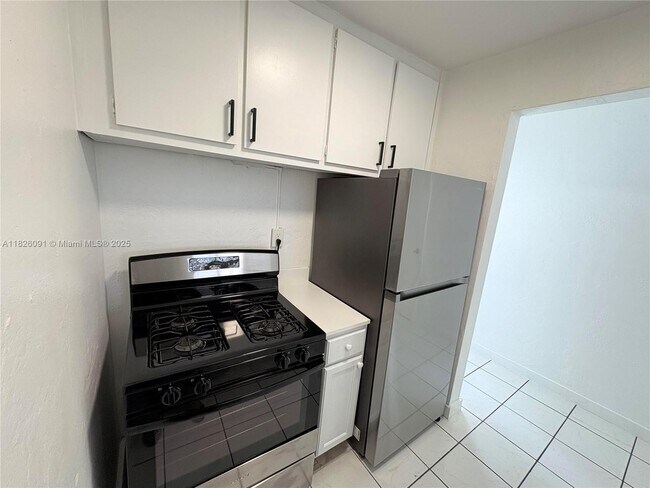 Photo - 505 NE 30th St Unidad 502