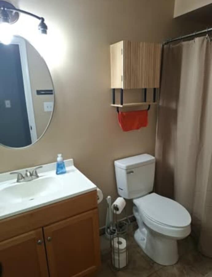Photo - 1019 Fallcrest Ct Unidad Furnished room for rent