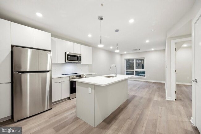 Building Photo - 3449 Scotts Ln Unit B409