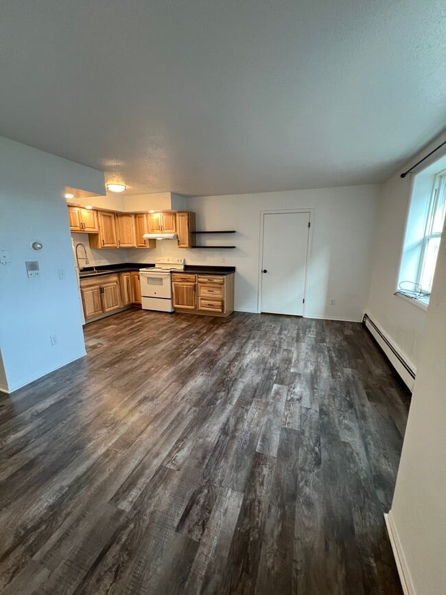 Photo - Renovated 2 Bedroom Apartment - AVAILABLE AUGUST! Unit 1516 N 16th St - 7