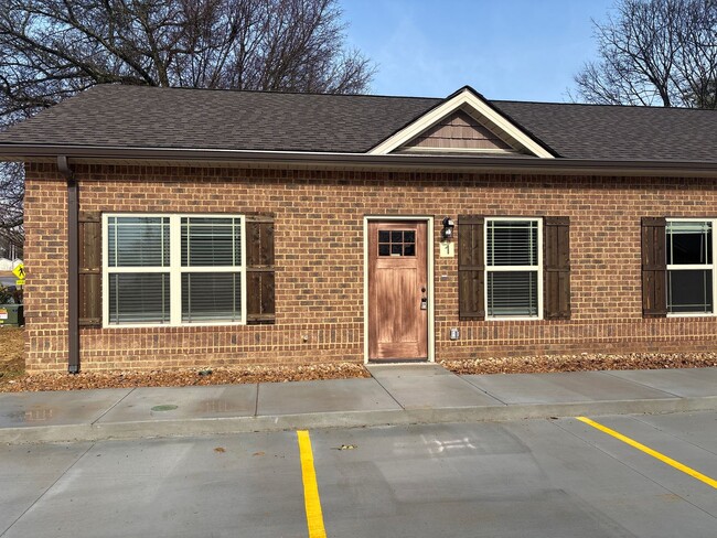 Building Photo - 404 Cedar Ln Unit 1