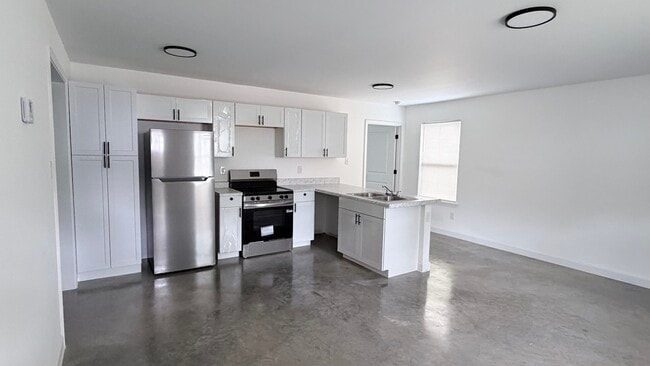 Photo - 851 Kippley St