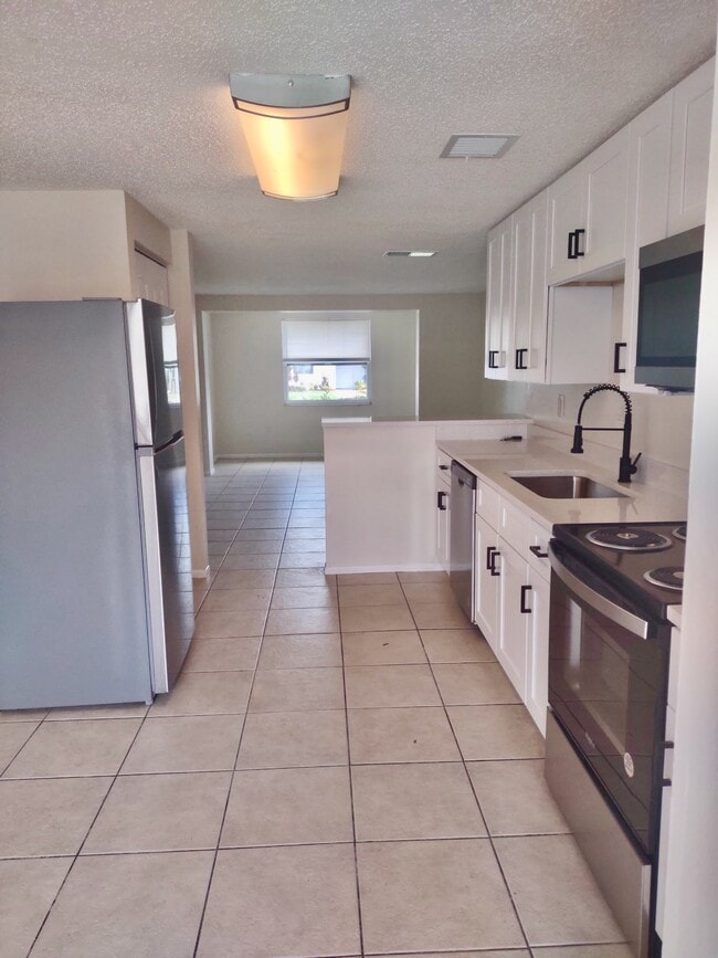 Photo - 4109 79th St W