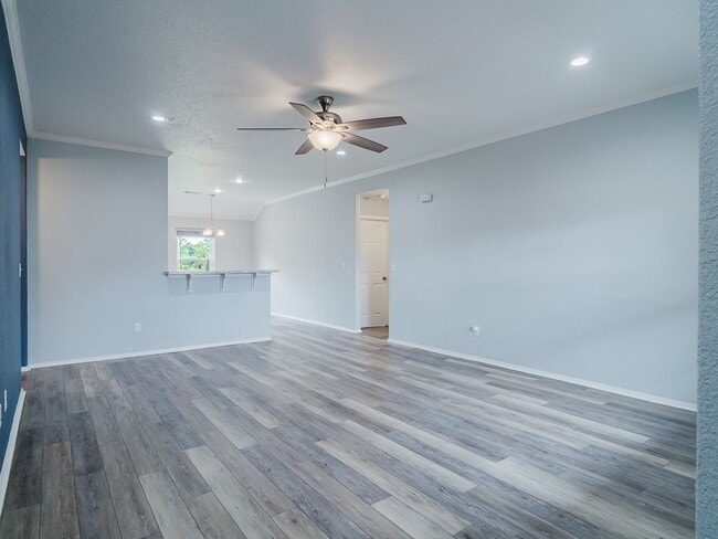 Photo - 714 SW Green World St