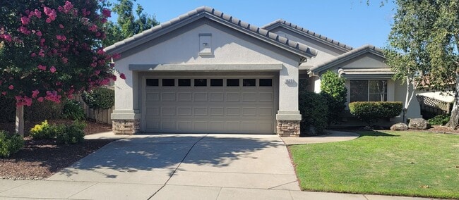 Building Photo - DEL WEBB 55+ Home For Rent!