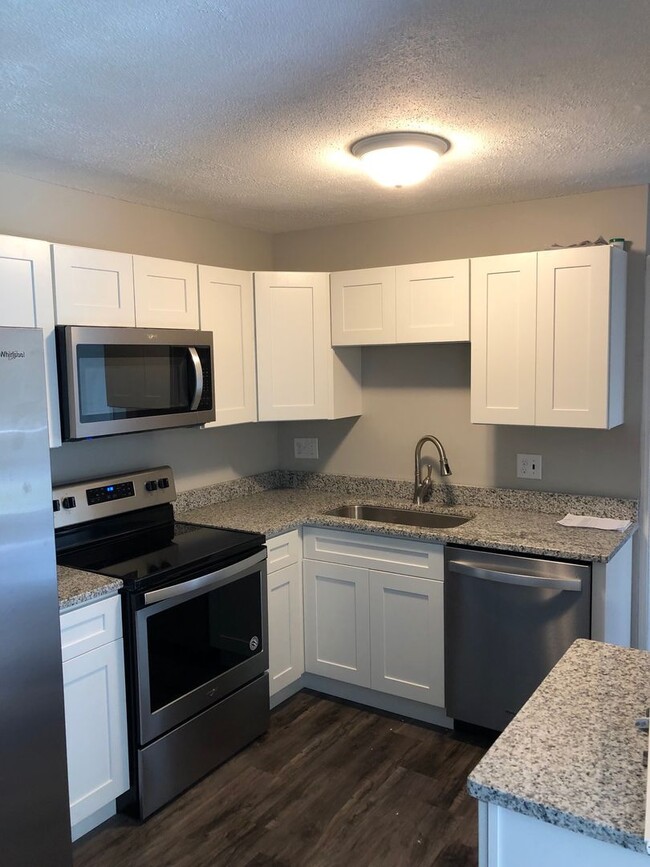 Building Photo - 5 BD/2.5 BA home, NEW RENOVATION!
