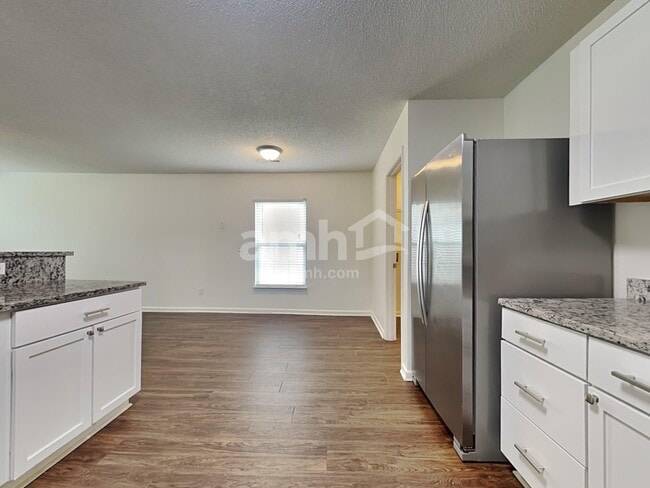 Photo - 5057 Thornton Dr