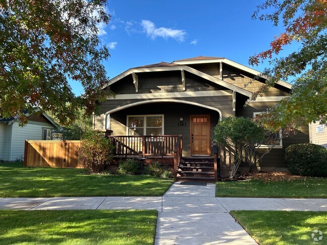 Building Photo - 3 Bedroom/ 2 Bathroom Home NW Redmond