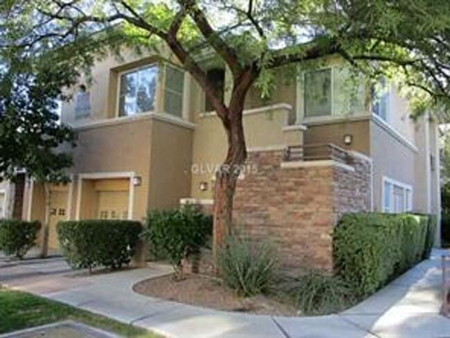 Building Photo - Gorgeous 2 Bdrm 2 bath Summerlin condo