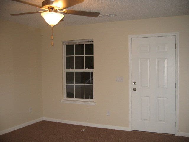 Photo - 689 Highland Dr SW