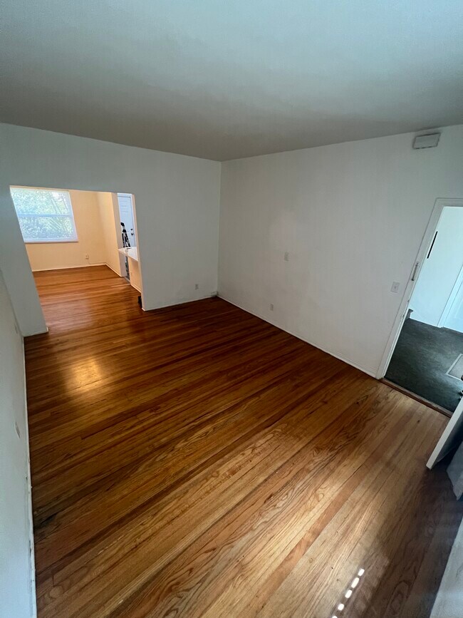 Photo - 723 NE 91st St Unidad 1C