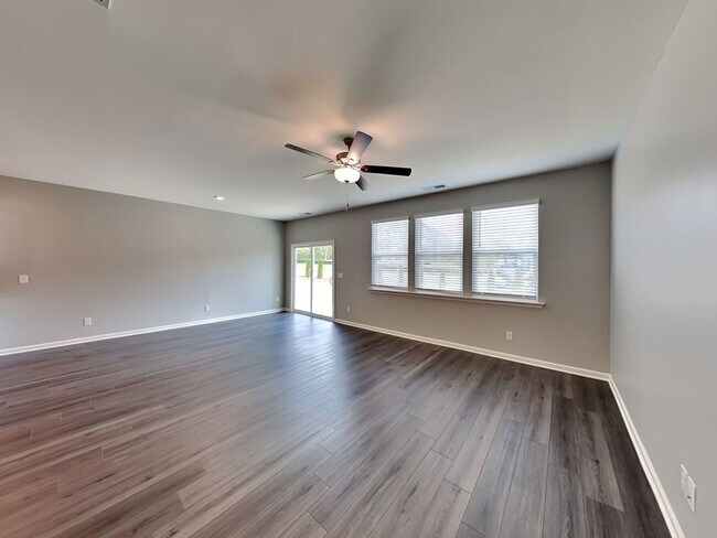 Photo - 206 Webster Cir