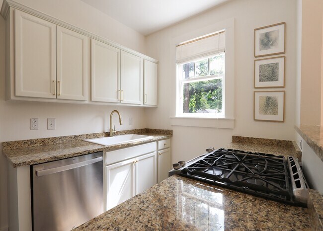 Photo - 1572 Overton Park Ave