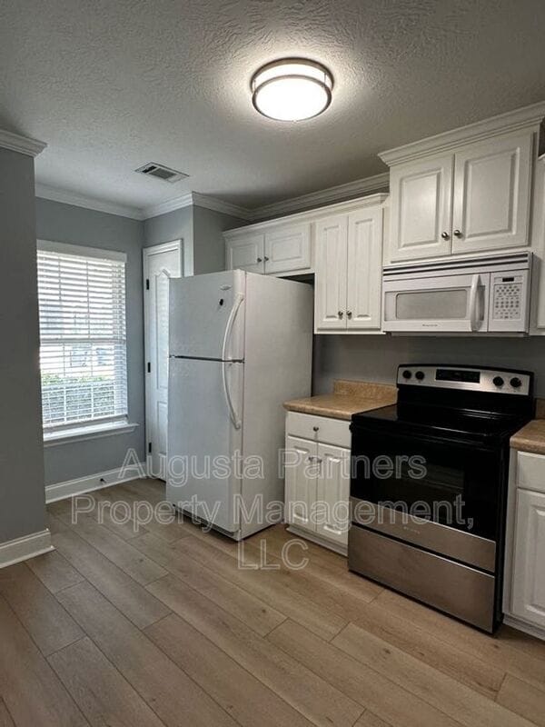 Photo - 2120 Whitney S Dr