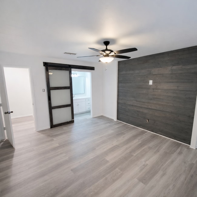 Photo - 5008 57th St