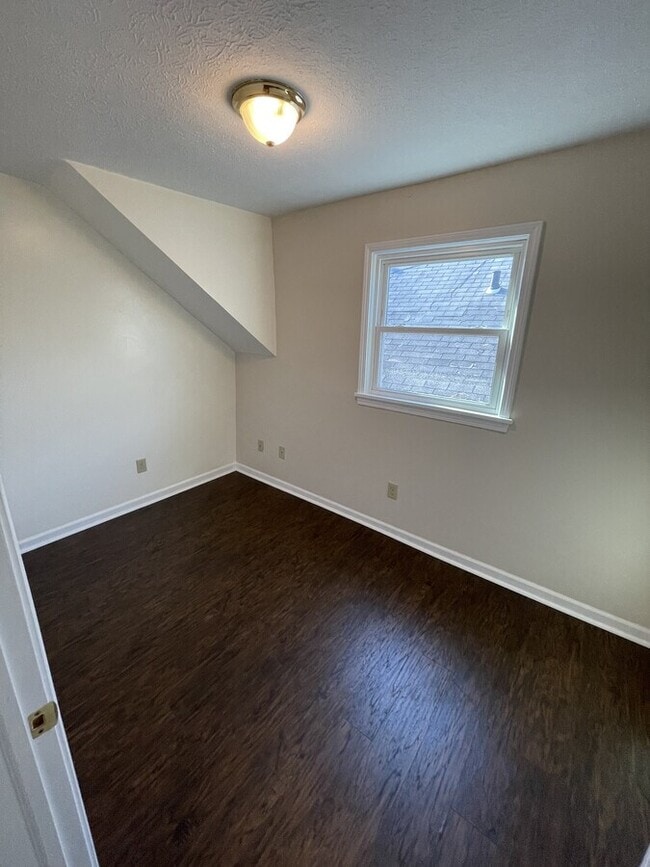 2092 W 42nd St
