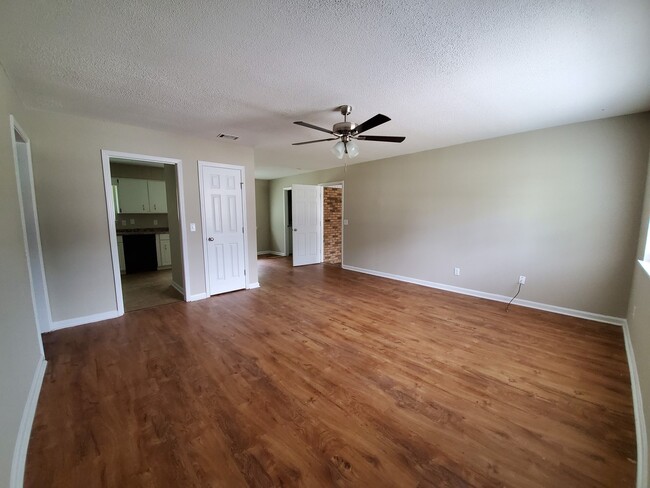 Photo - 18 University Pl