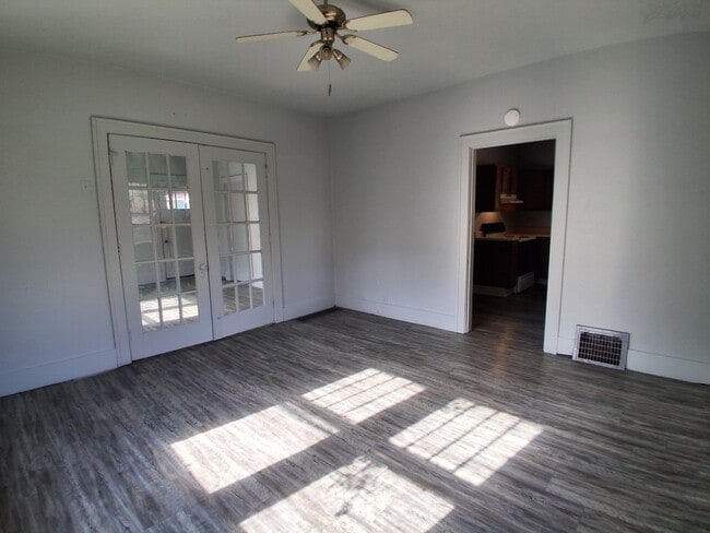 Photo - 1901 Smith Ave