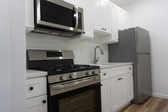 Photo - 576 Newark Ave Unidad 1R