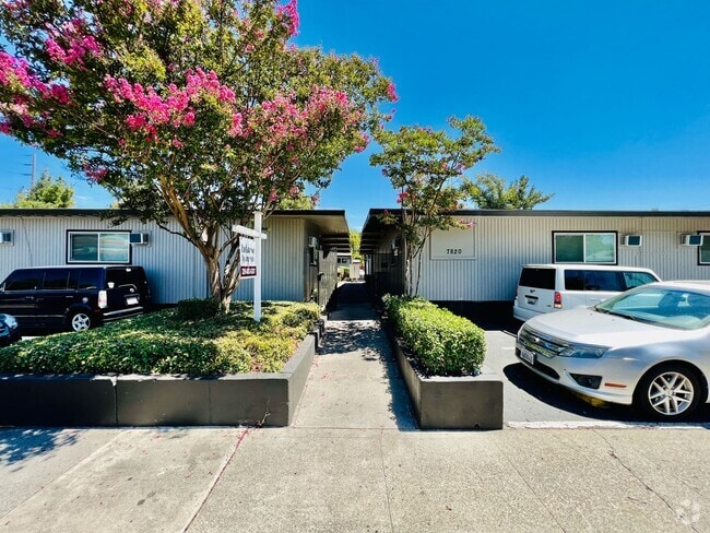 Building Photo - Freshly Painted 1bd/1bth with Air Conditio... Unit 16 Rental