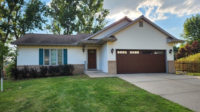 Building Photo - 727 Eagle Cir