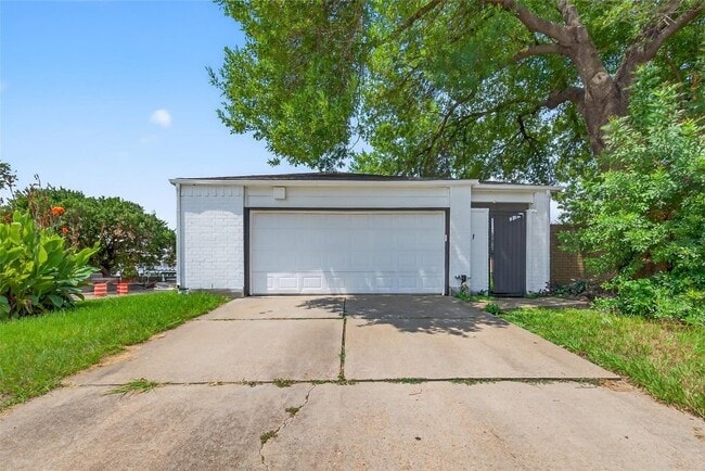 Building Photo - 8538 Triple Crown Dr