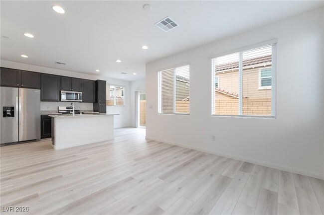 Photo - 408 Grand Toccata St