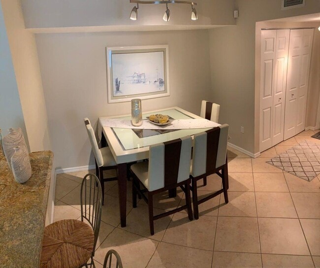 Photo - 805 Villa Cir