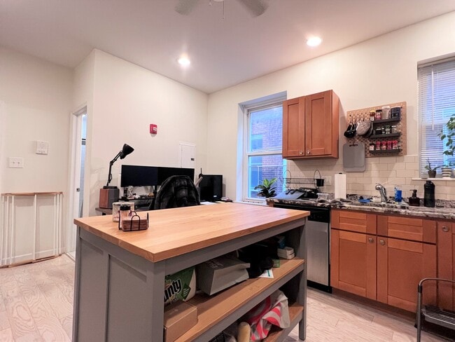 Photo - 1627 Wallace St Unidad Apartment 2R