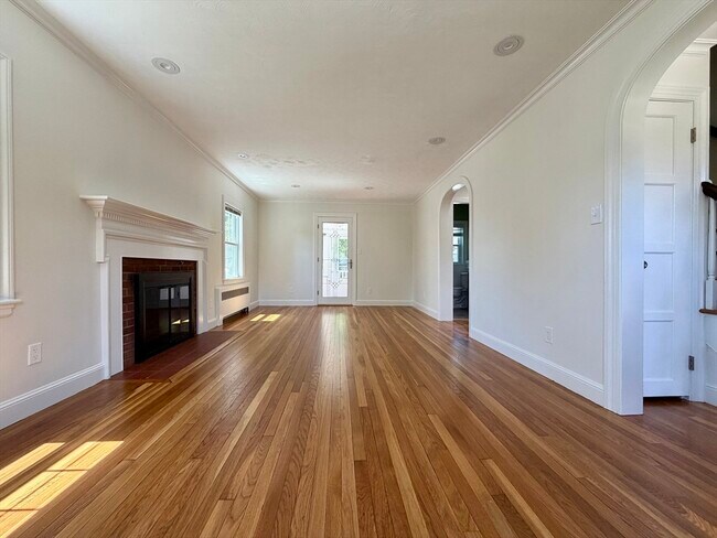 Photo - 251 May St
