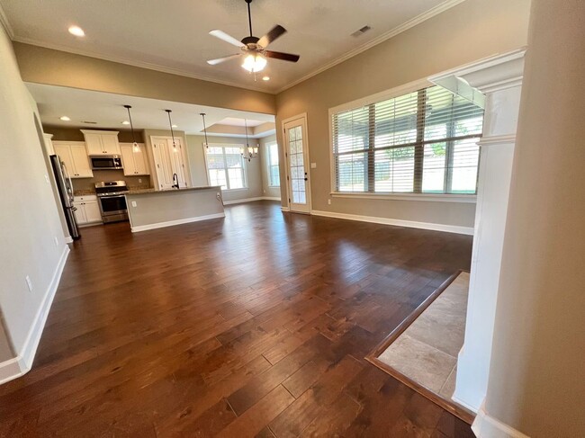 Photo - 5607 Pinetree Loop E