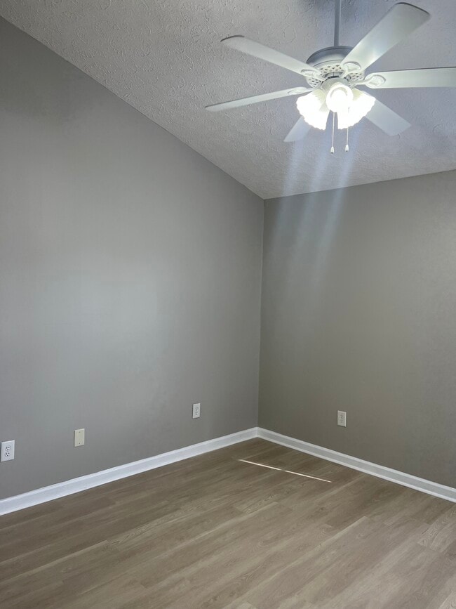 Photo - 633 Beaverview Dr