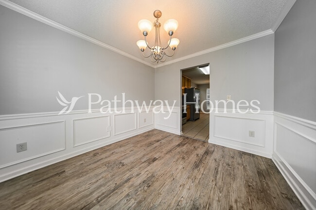 Photo - 229 Deodar Ln