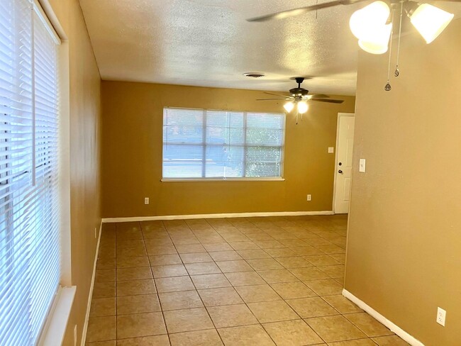 Photo - 1112 Northwood Dr