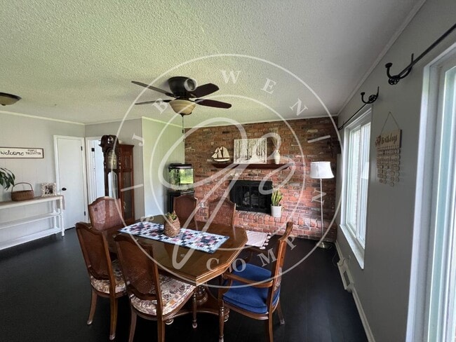 Photo - "Charming 3 bedroom 2 bathroom Sylvania home with Granite Countertops.