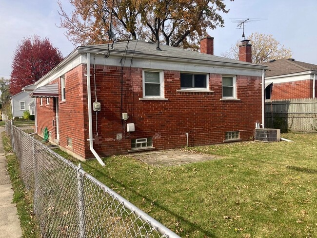 Photo - 3 bedroom, 2 FULL Bath Brick Ranch - HW Floors - Finished Bsmt - 1 car garage - Sec. 8 OK