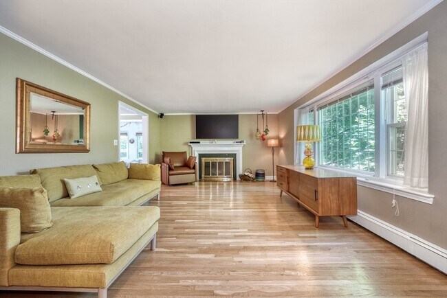 Photo - 65 Sherburne Rd S