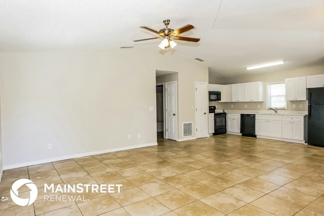 Photo - 824 Pinewood St