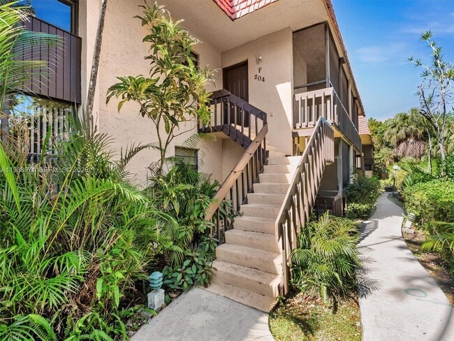Photo - 770 NE 199th St Unit 204F