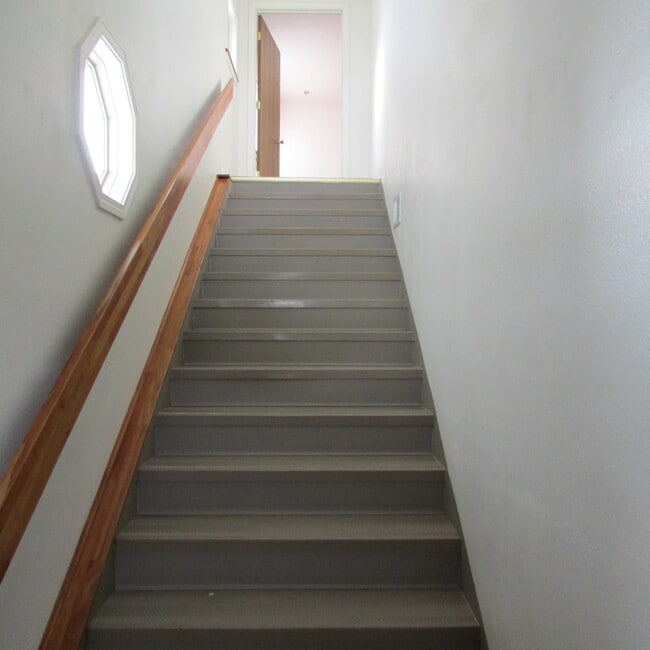 Upstairs unit - 2152 Frances St Unit 2152