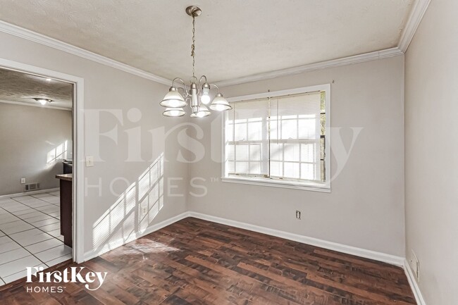 Photo - 975 Martin Rd