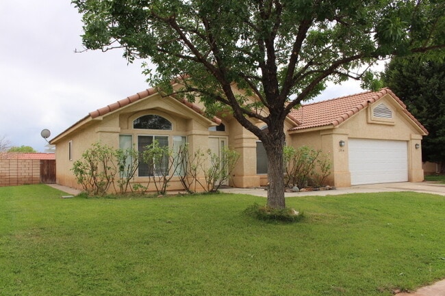 Building Photo - Red Cliffs area 3br / 2 ba home with garage and nice yard
