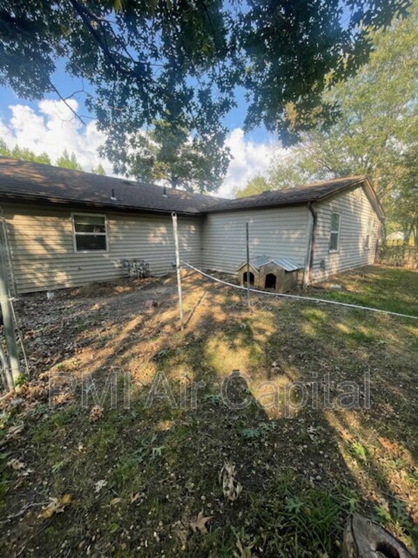 Photo - 5755 Armstrong St