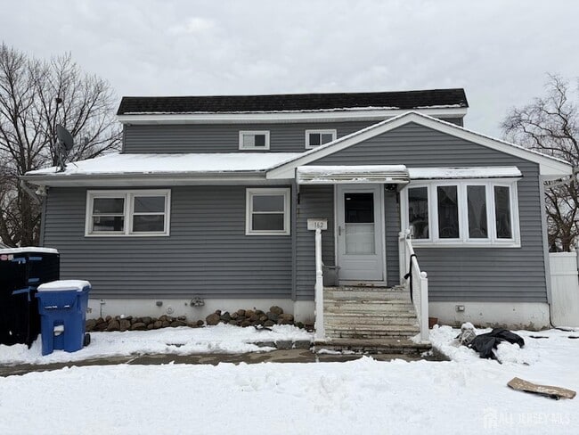 Building Photo - 162 Holly St