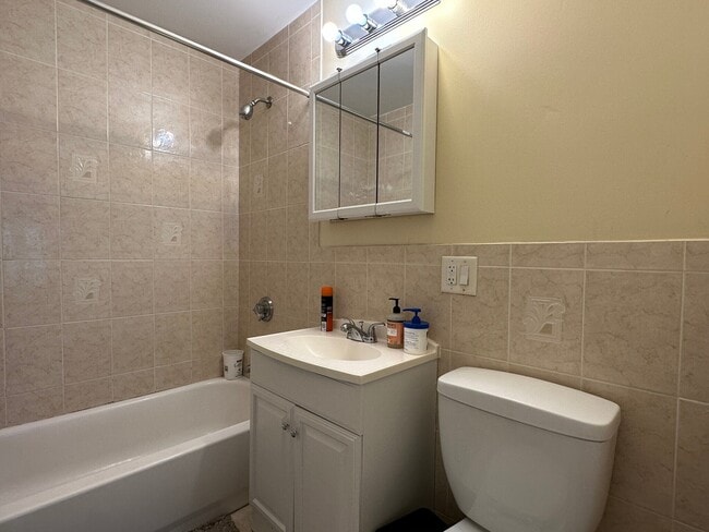 Photo - 9 Kenilworth St Unit 3 Beds 1 Bath Apartment